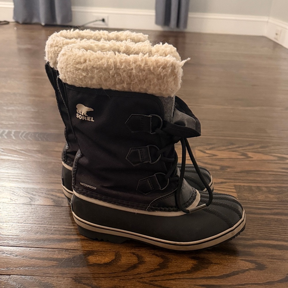 Sorel Black Boots with Cream Lining